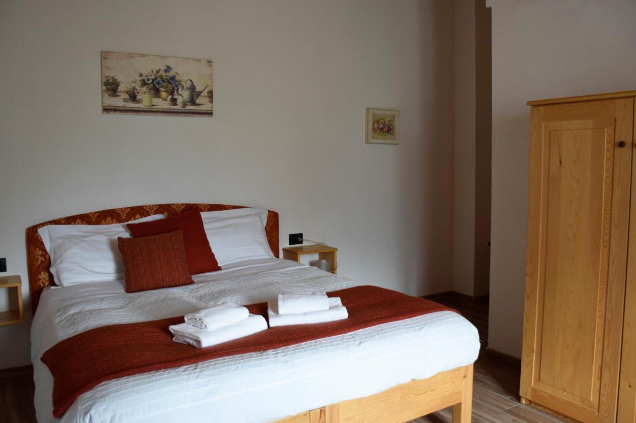 La Tana Del Tasso Rooms&Breakfast Camerata Cornello Exterior photo