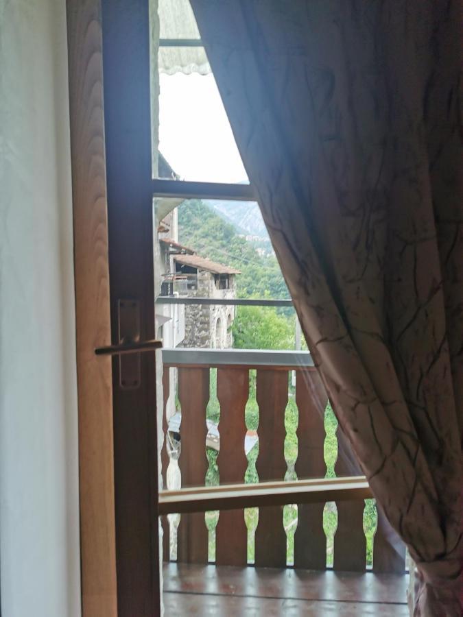 La Tana Del Tasso Rooms&Breakfast Camerata Cornello Exterior photo