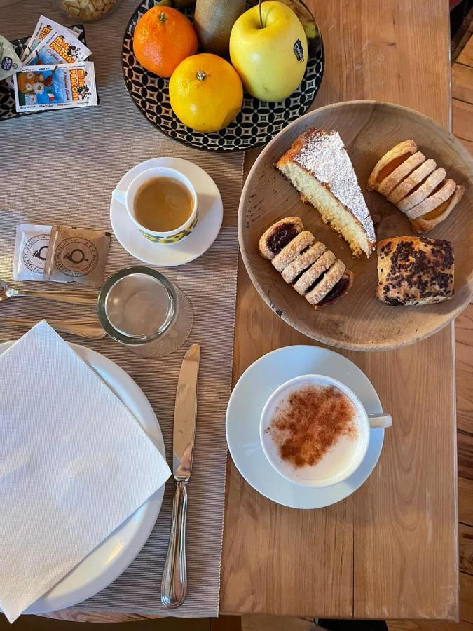 La Tana Del Tasso Rooms&Breakfast Camerata Cornello Exterior photo