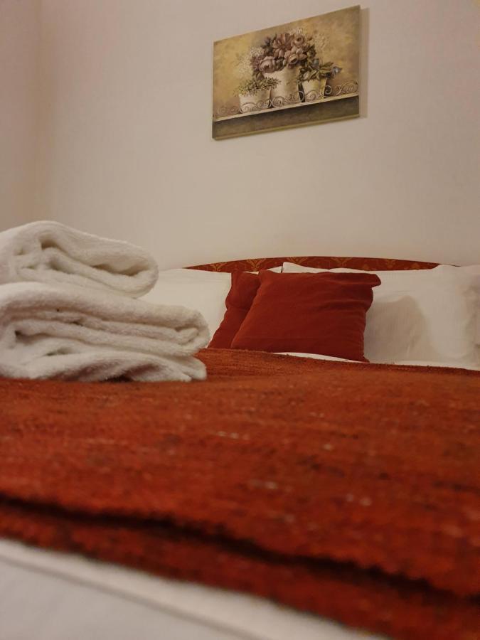 La Tana Del Tasso Rooms&Breakfast Camerata Cornello Exterior photo